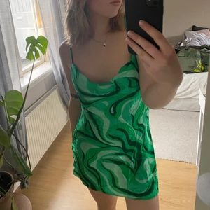 Zara klänning - Superfin miniklänning från zara. Aldrig använd, lapp sitter kvar! Perfa till sommaren☘️ strl M men passar som en S