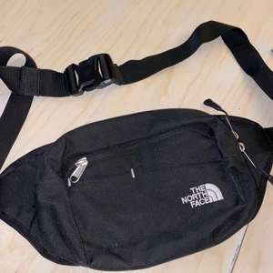 North face väska - Snygg north face väska i fint skick med många bra fack;)