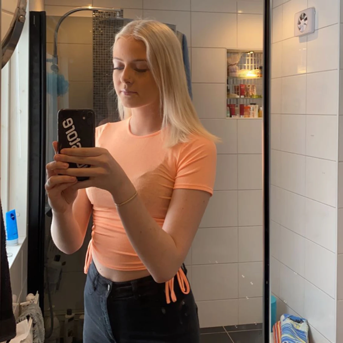 Säljer neon orange T-shirt