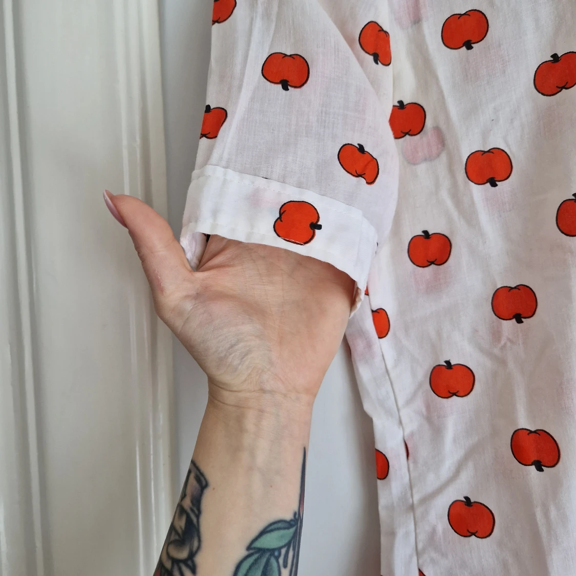 VINTAGE RETRO blus med äpplen  - 91