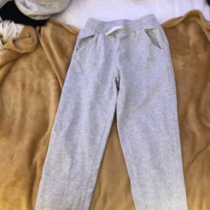 Mjukis byxor - Den sitter bra men kommer inte till användning längre. ❤️