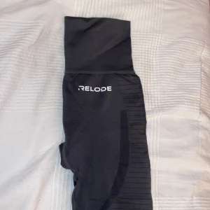 Relode tights - Säljer dessa relode tights i fint skick. Köparen står för frakten 💕