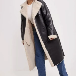 Long Coat - Köpte på Nelly för 1629kr i god skick använd 1 gång 