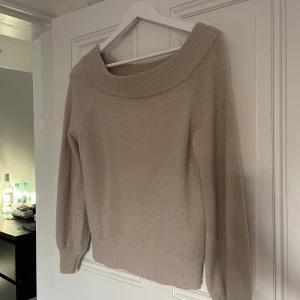 Stickad  - Beige stickad tröja från GinaTricot, storlek S. 100kr+frakt