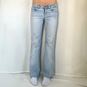 Lågmidjade jeans  - Använd köp nu! Midja:80 Innerben:75 Jag är 169 med W28 som referens🫶