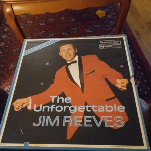Album med Jim Reeves LP skivor 6 stycken . - Album med Jim Reeves LP skivor 6 stycken ospelade och ligger i sin förpackning och inget slitage finnes .hämtas i Skene alt skickas o köpare betalar frakten o Swishbetalning tillämpas alt kontant betalning .