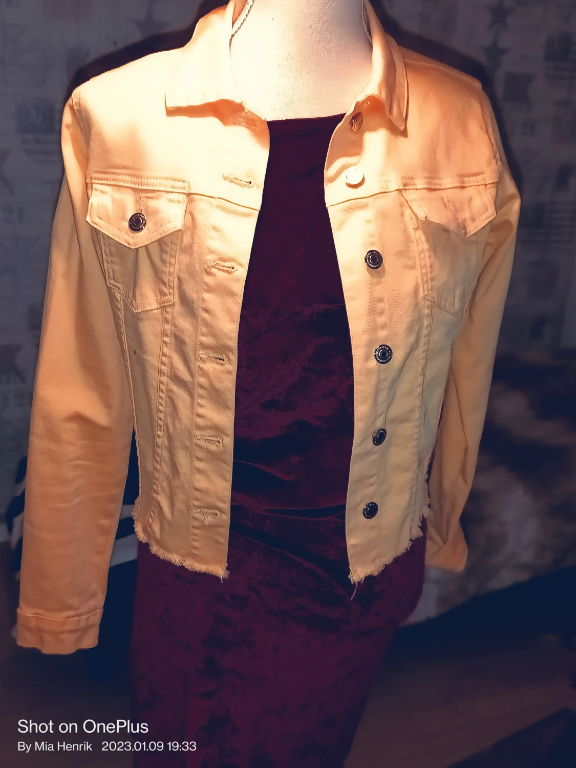 Jeansjacka med rå kant