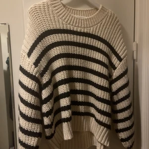 Stickad tröja  - Från hm, oanvänd 