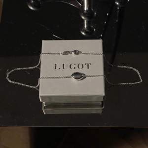 Superfint silverhalsband från Lugot. Sparsamt använt och i nyskick. 43cm och i äkta silver. Nypris 1250kr 