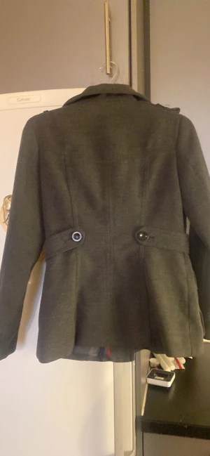 Höst o vår kavaj  - Skeppar kavaj jätte snygg på till både vardag o fest 