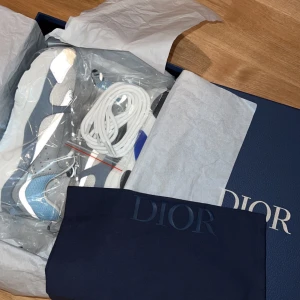 Dior B22 Baby Blue - Hej, tänkte kolla ifall någon va intresserad i dessa feta Dior b22 skorna i baby blue. 