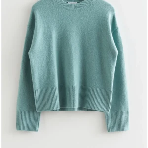 Other stories tröja  - Så fin other stories tröja som är helt slutsåld💞så fin färg men har bara används 1 gång💞buda från 190, köp direkt för 290