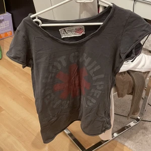 Red hot chili peppers t shirt - Kommer inte till användning 