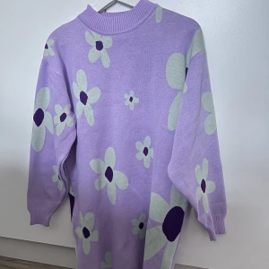 Blommig klänning - Jätte fin blommig sweatshirt klänning perfekt till våren!🫶🏽