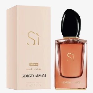 Giorgio Armani si intense  - Säljer denna populära, slutsålda och super goda parfym ifrån Giorgio Armani. Helt oanvänd då jag fick en annan parfym i julklapp. Den är 50ml, nypris 1065. Pris kan diskuteras!❤️❤️❤️❤️