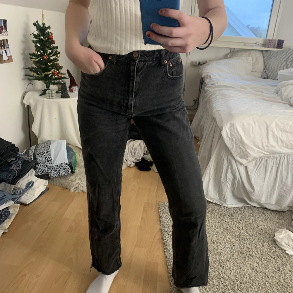 Svarta raka jeans