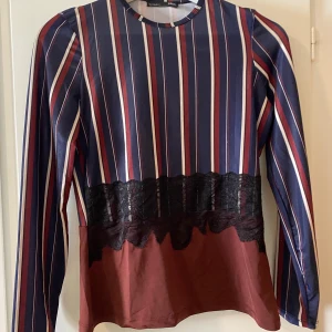 En tröja med olika mönster från Zara - Köpte denna toppen från ZARA i fel storlek och är tyvärr alldeles för liten för mig, knappt använd då den inte har passat.