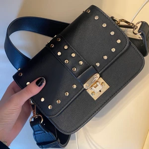 Lindex  - Superfin väska från Lindex, oanvänd och köparen står för frakten! 😍 