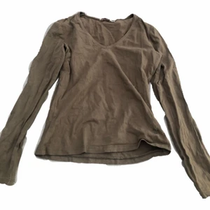 Eastwest tröja - så fin tröja från eastwest, köptes secondhand i sommar. i hyfsat bra skick. en helt vanlig snygg bomullströja som ja inte får nån användning för tyvärr. hör av dig vid frågor o intresse!💞💞