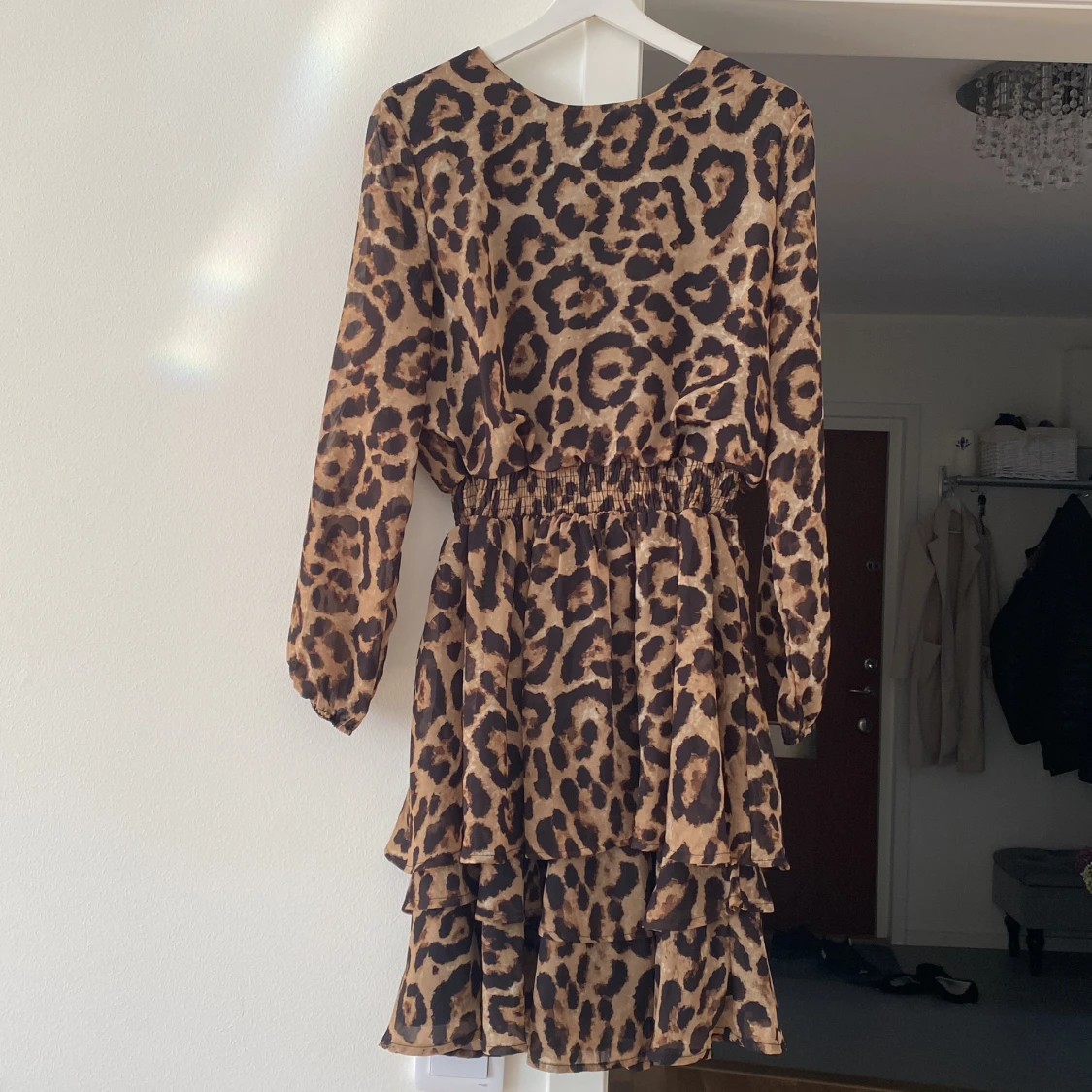 Leopard mönstrad klänning i storlek m