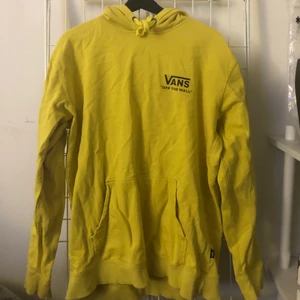 Vans hoodie gul - Skön o snygg men inte min stil längre
