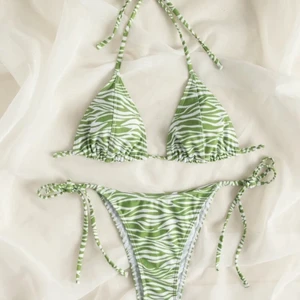 Bikini  - Bikini i storlek L. Säljer för 100kr 🦓💚