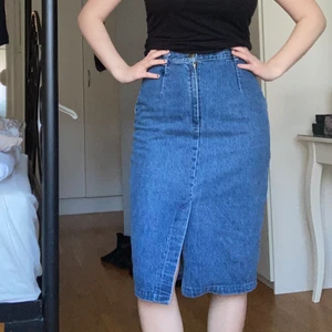 Jeanskjol - Lång fin jeanskjol! Står ingen storlek men skulle gissa på storlek 34/XS