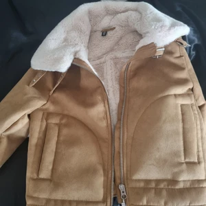 Jacka - Jacka från HM, supermjuk och varm. Aldrig använd☺️