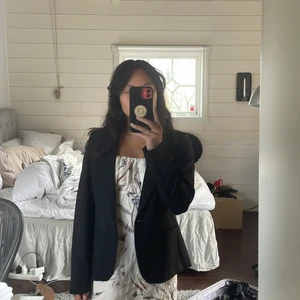 Kavaj - Svart kavaj från ellos i storlek 34