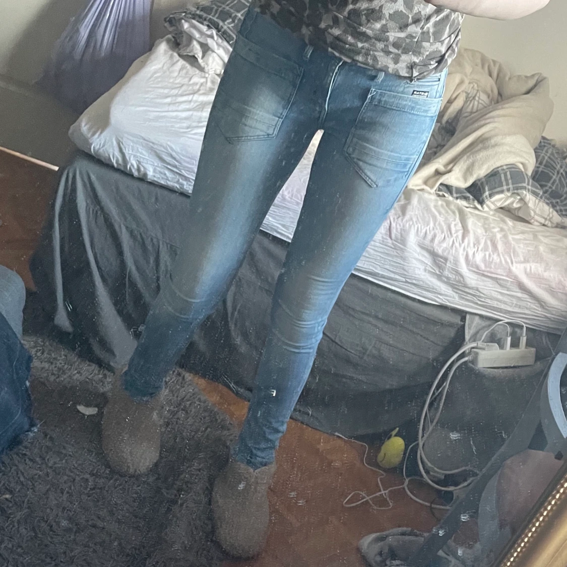 Ljusa lågmidjade byxor - 90