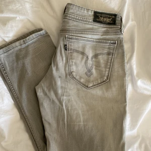 Levis - Gråa levis jeans 😍 lågmidja