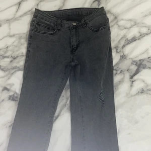 Lågmidjade jeans  - Hej, säljer byxorna för 200kr +med frakt 