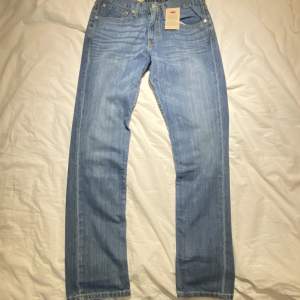 Ett par levi’s jeans i storlek 32x32 helt nya och oanvända!