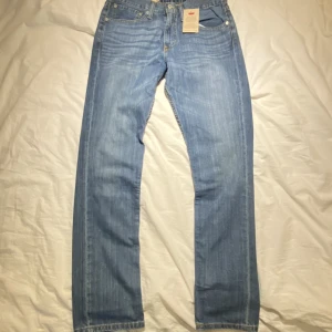 Levis jeans 511 - Ett par levi’s jeans i storlek 32x32 helt nya och oanvända!