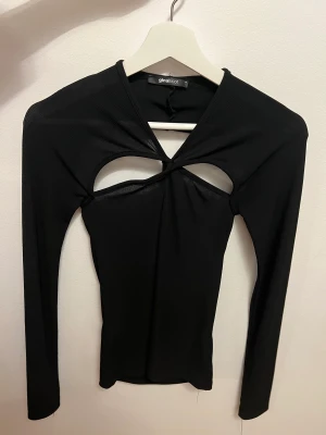 Topp öppenrygg - Topp från Ginatricot, har bara använt den 1 gång då jag inte tyckte det var min stil. Den har en öppenknytning över brösten och en öppning i ryggen