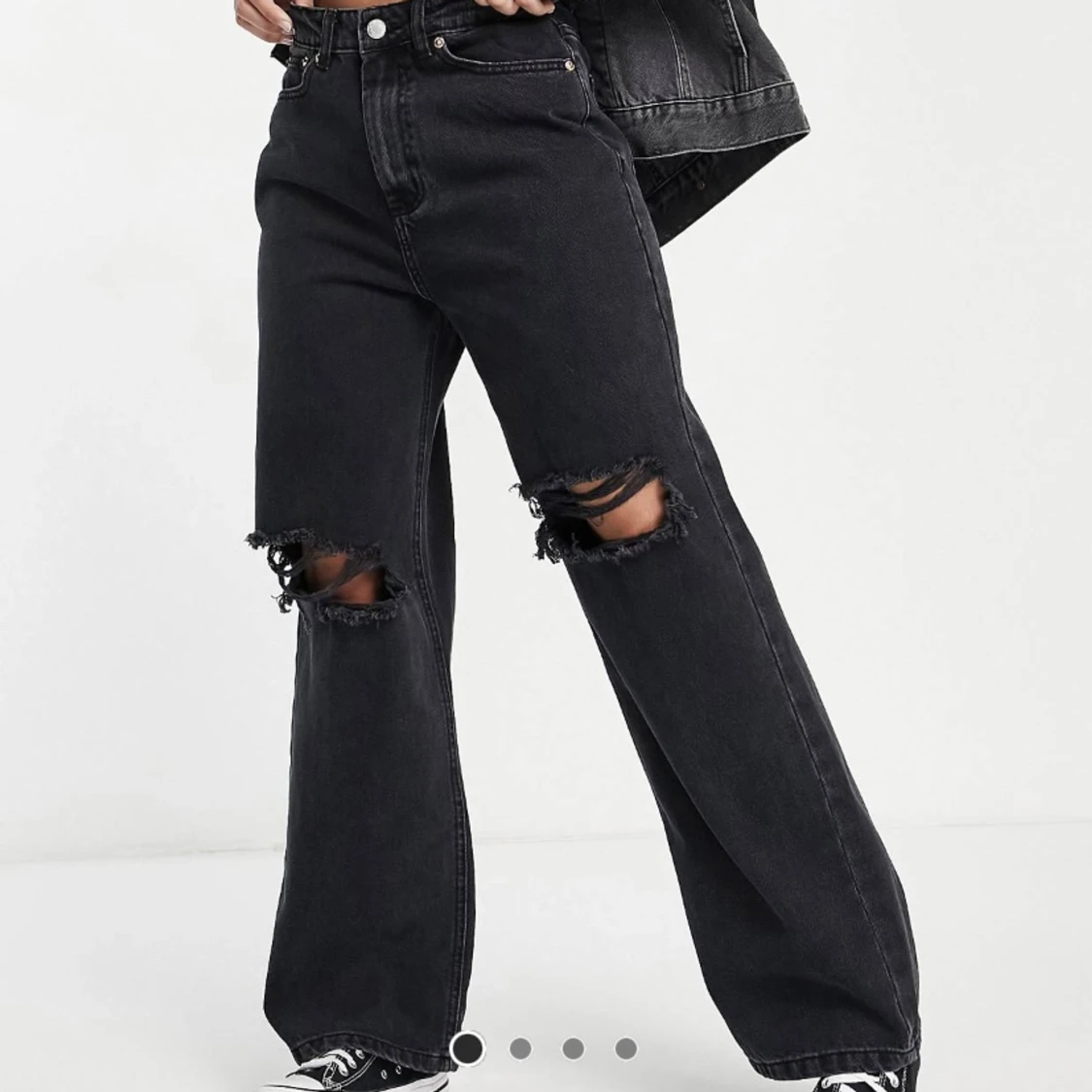 Svarta håliga jeans