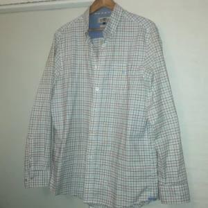 skjorta - skjorta stl L   pris 30 kr 