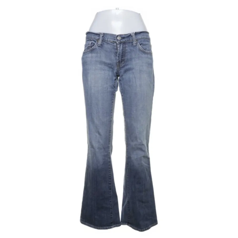 Jättesnygga jeans från B-young💗 köptes second hand och har aldrig används. W30 L30❤️. Jeans & Byxor.