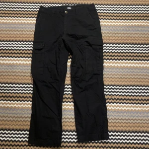dickies cargo pants - Svarta Cargo pants storlek 34/32. Bra skick 