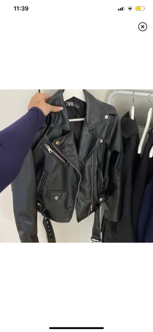 skinnjacka  - skinnjacka från zara storlek M🥰