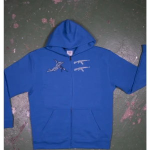 One of one - Säljer denna näst intill oanvända hoodie från one of one köpt för ett år sedan men är som ny, den är helt slutsåld!