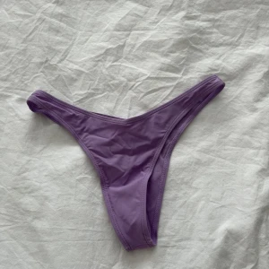 Lila bikiniunderdel - Fin pastellila underdel som aldrig kommit till användning💜