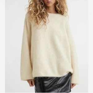 Tröja - Jättefin tröja från hm, storlek m men passar som s. Mötas gärna upp i Stockholm☺️