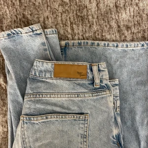 Jeans  - Hej säljer ett par jeans (tror från Gina), det passar mig inte längre men är fortfarande i väldigt bra skick💗💗