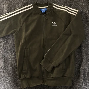 Adidas track jacket/ tröja st S - Adidas track jacket i st S 