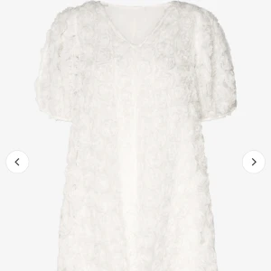 Studentkläning  - Jätte fin student kläning! Den är helt ny och köpt för ca 1000kr, kartong och kvitto finns med!💘 