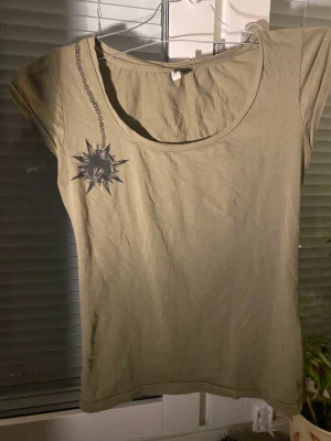 Cool topp - Aldrig använt, mòts upp i sthlm