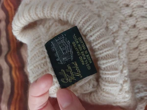 Original irish wool jumper - Vintage original jumper from Ireland.  Mint condition, super super warm :)