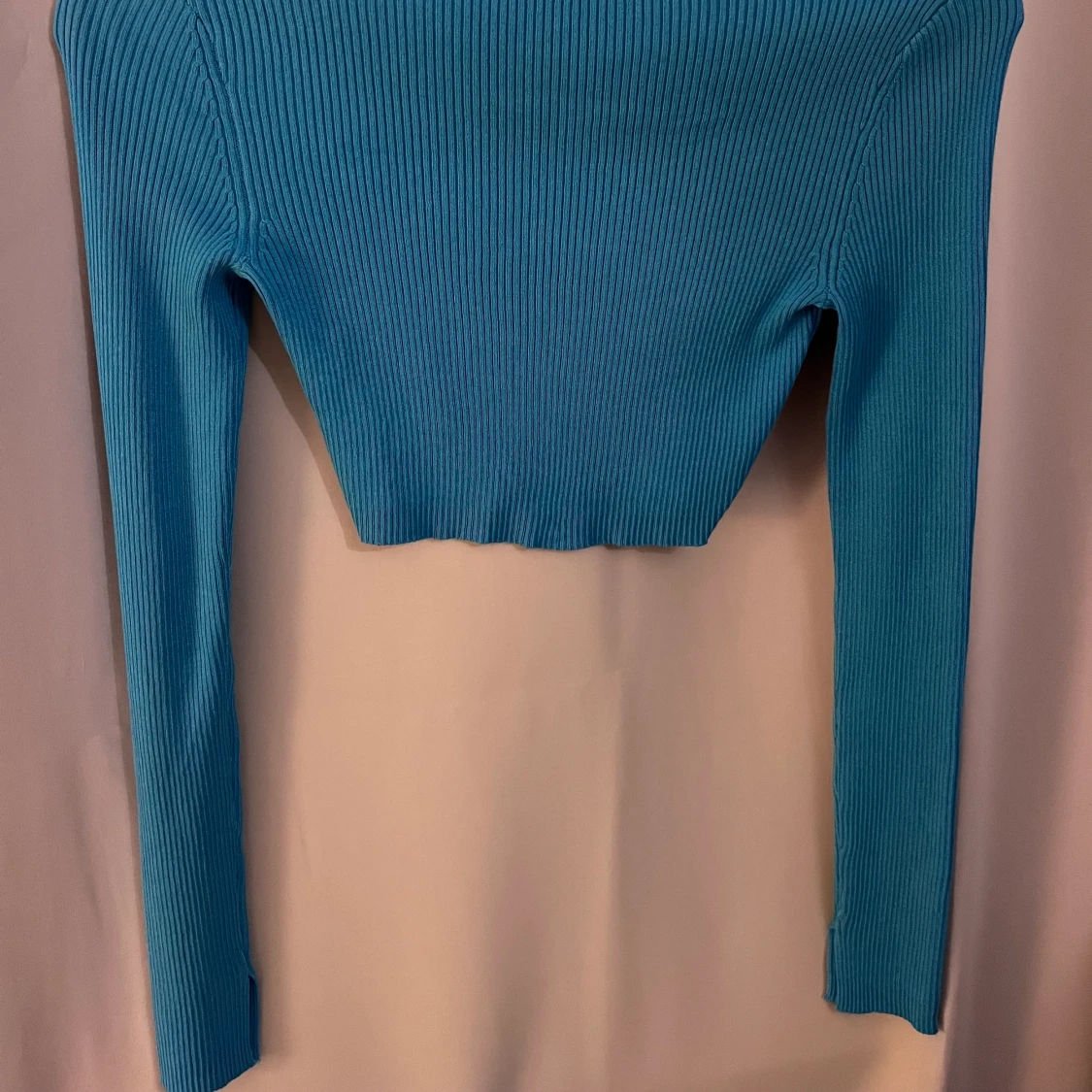 Blå ribbad kortare tröja  - 90