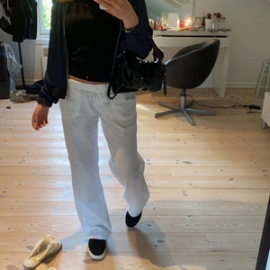 Linnebyxor - Fina linnebyxor som inte kommer till använding. Midjemått: 87 innerbenslängd: 73